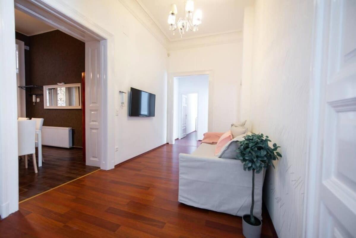 Very Central Convenient Large Ac Place Budapeszt Zewnętrze zdjęcie