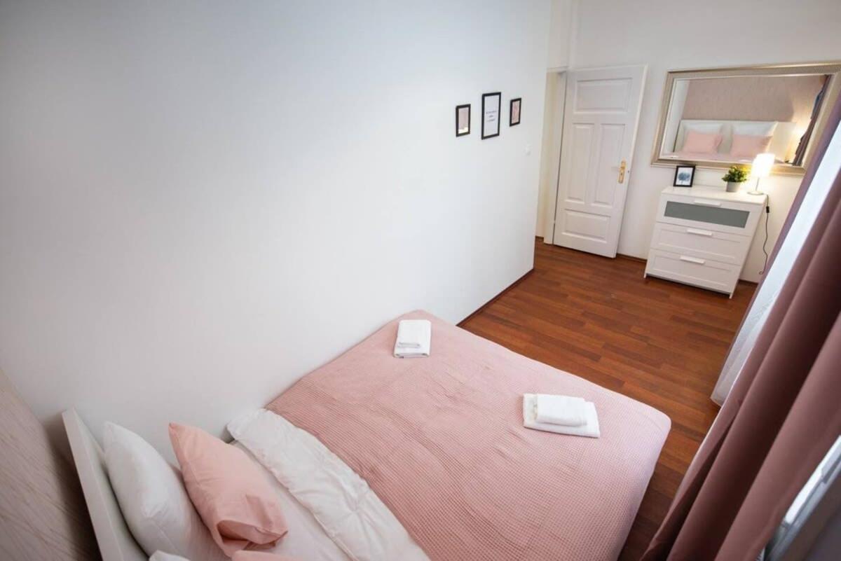 Very Central Convenient Large Ac Place Budapeszt Zewnętrze zdjęcie