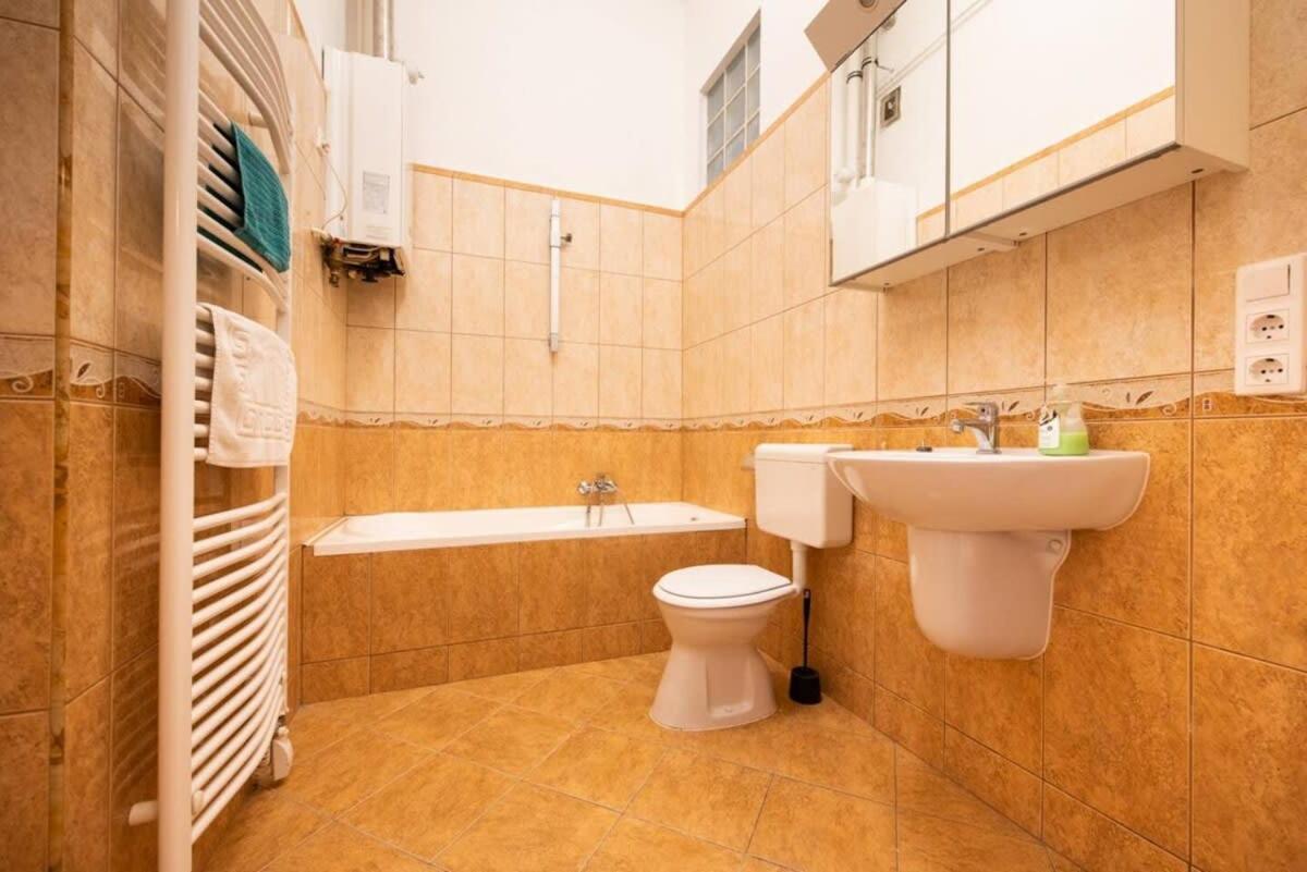 Very Central Convenient Large Ac Place Budapeszt Zewnętrze zdjęcie